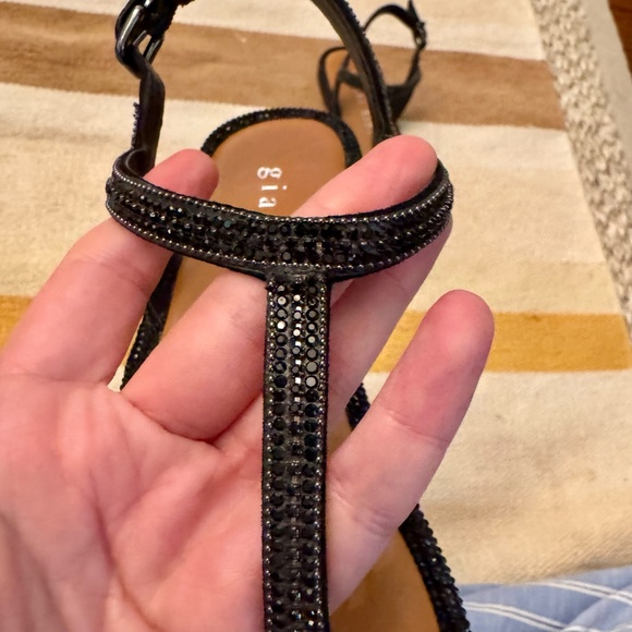 ✨ Gianni Bini Avellia Jewel Embellished T-Strap Sandals – Black – Size 8 ✨ - Picture 7 of 9